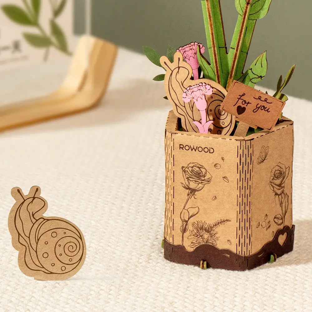 Detaliu Puzzle 3D Garoafa Roz, Rowood Piese din lemn îmbinate perfect