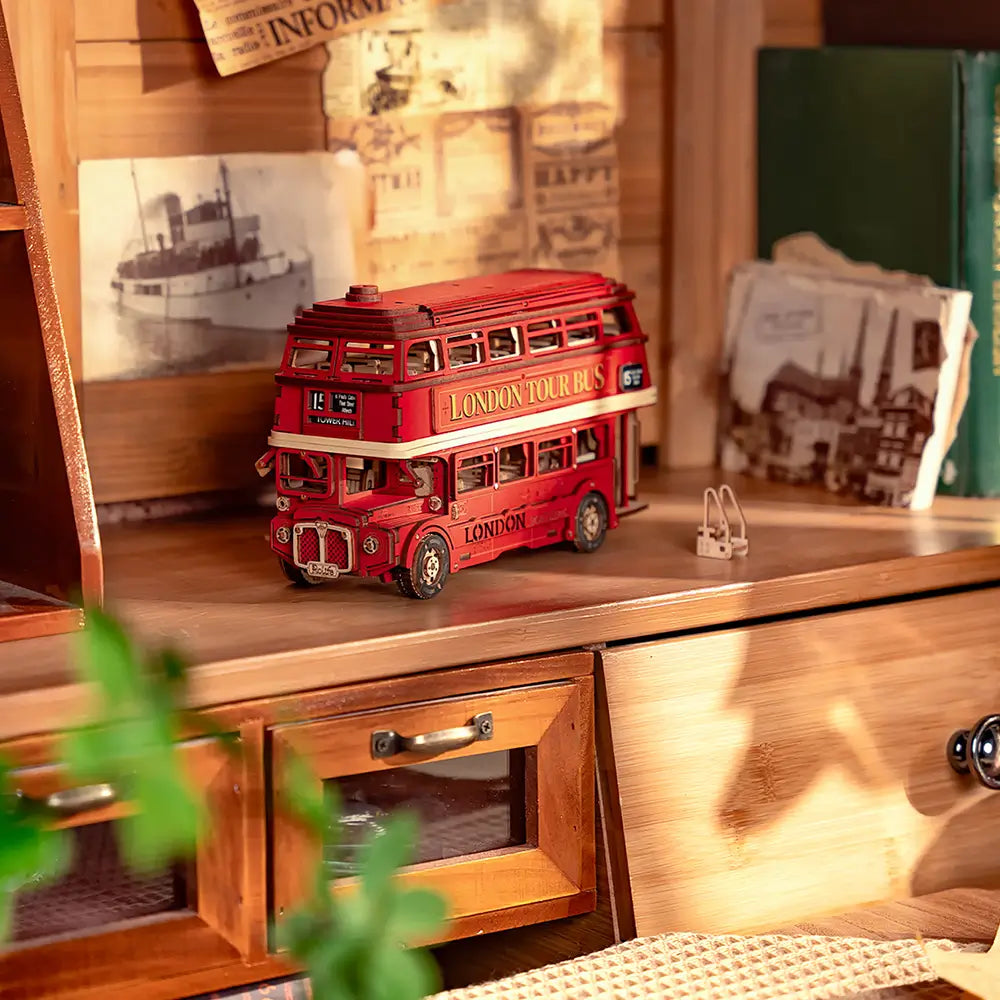 Puzzle 3D Autobuz Londonez Un Detaliu complet al puzzle-ului 3D din lemn
