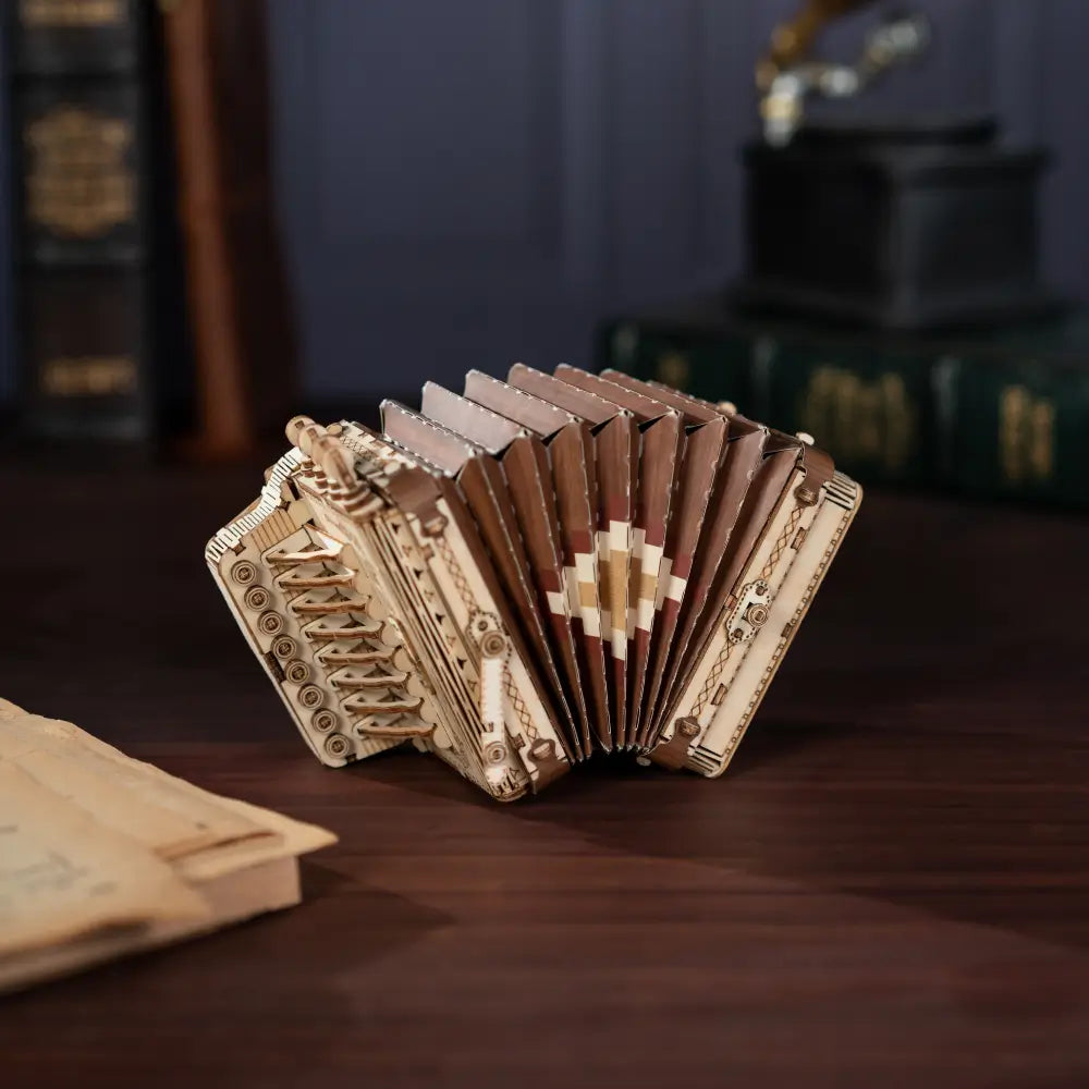 Puzzle 3D Acordeon din lemn 156 piese detalii sculptate și finisaj premium model Rolife perfect pentru cadou și colecționari