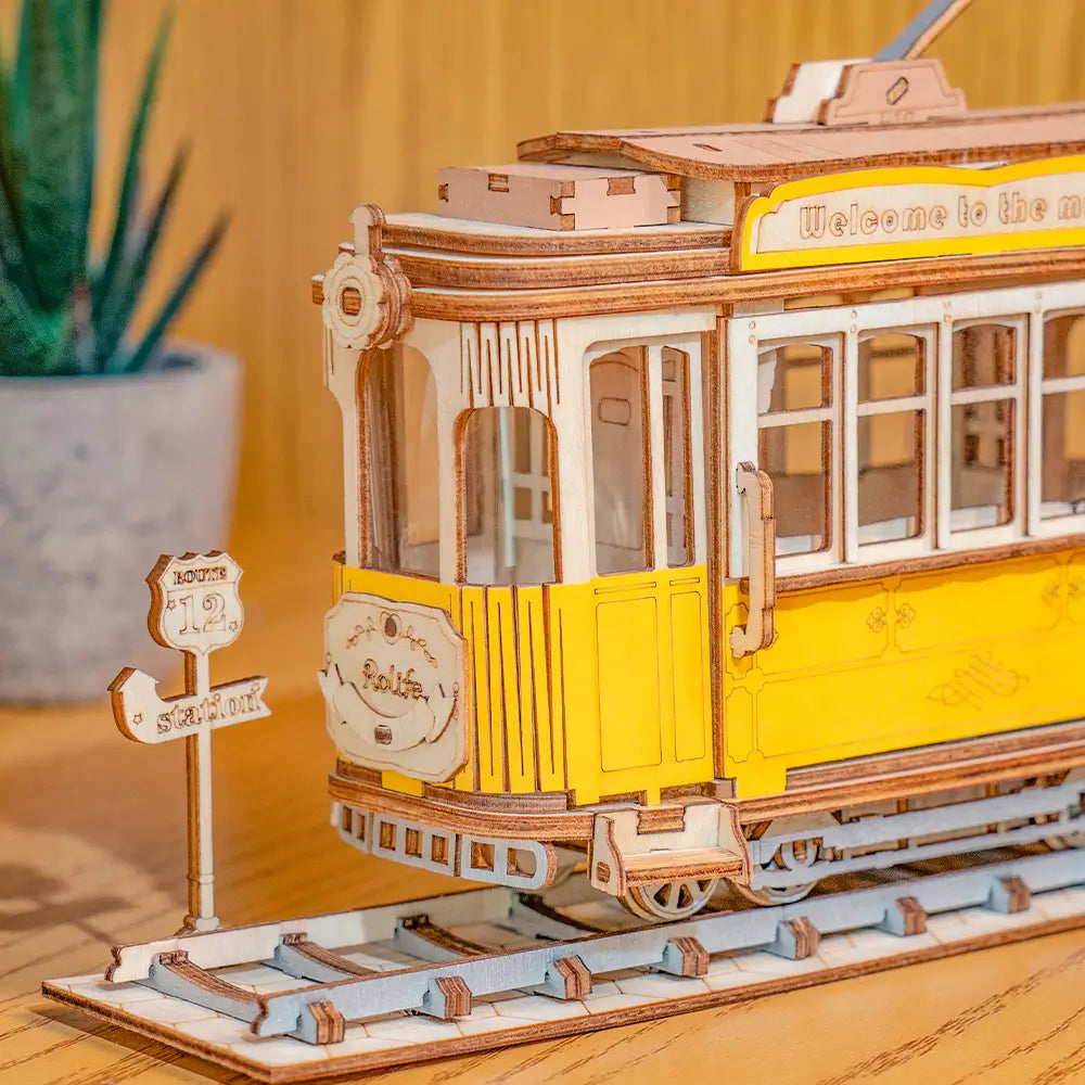Tramvai din lemn 3D Kit de asamblare 145 de piese Robotime