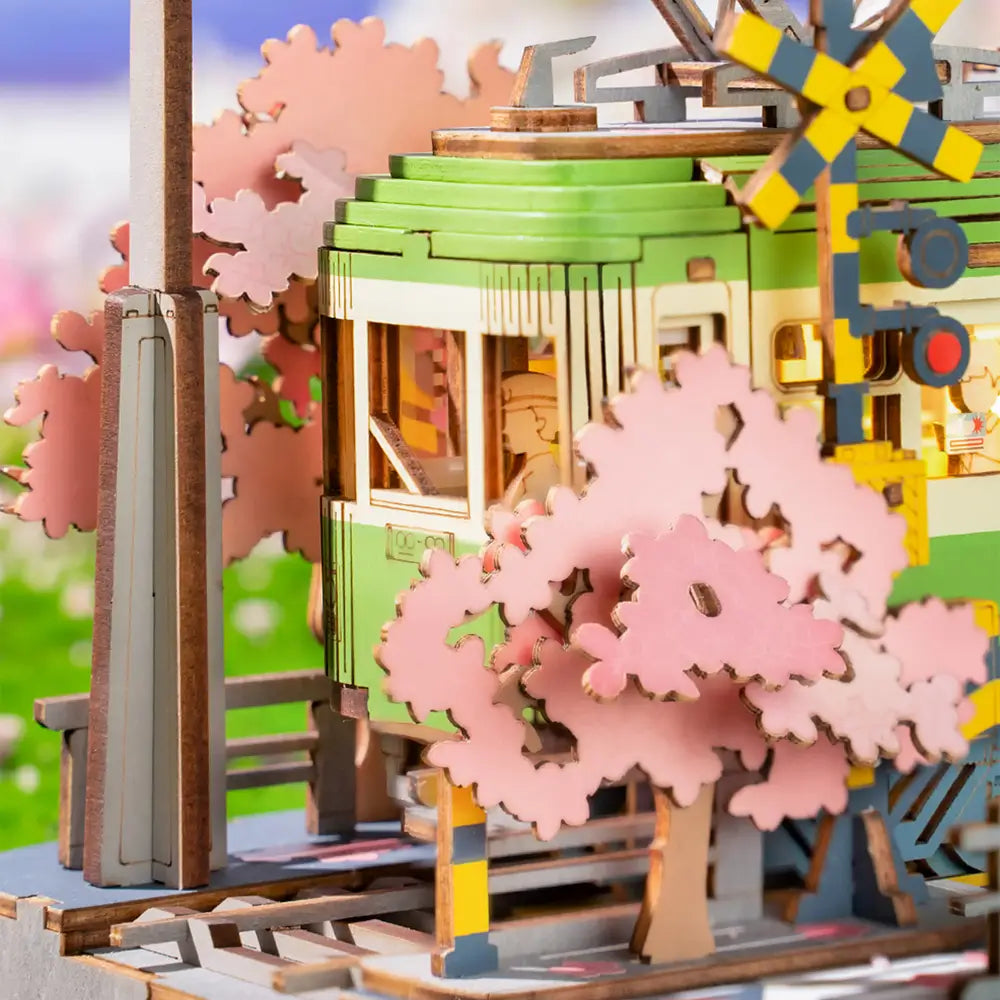 Constructie detaliata a tramvaiului japonez puzzle 3D din lemn