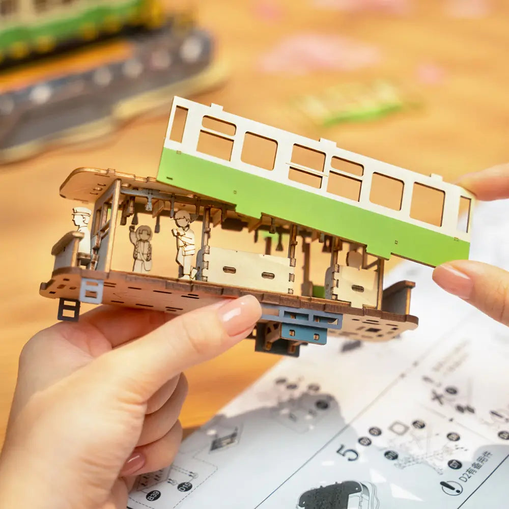 Elemente arhitecturale si trepte ale modelului tramvai japonez puzzle 3D din lemn