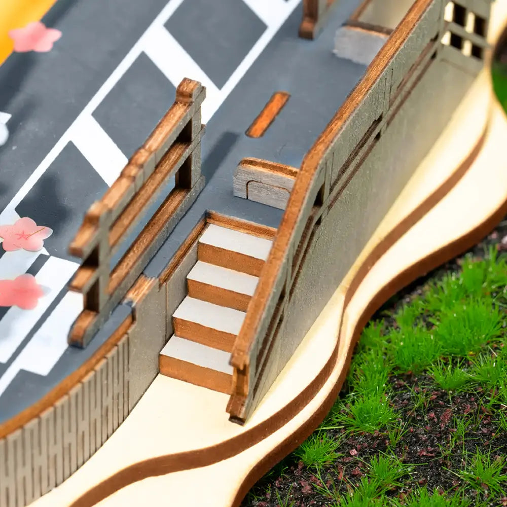 Detalii exteriaore aloe tramvaiului japonez Sakura Journey