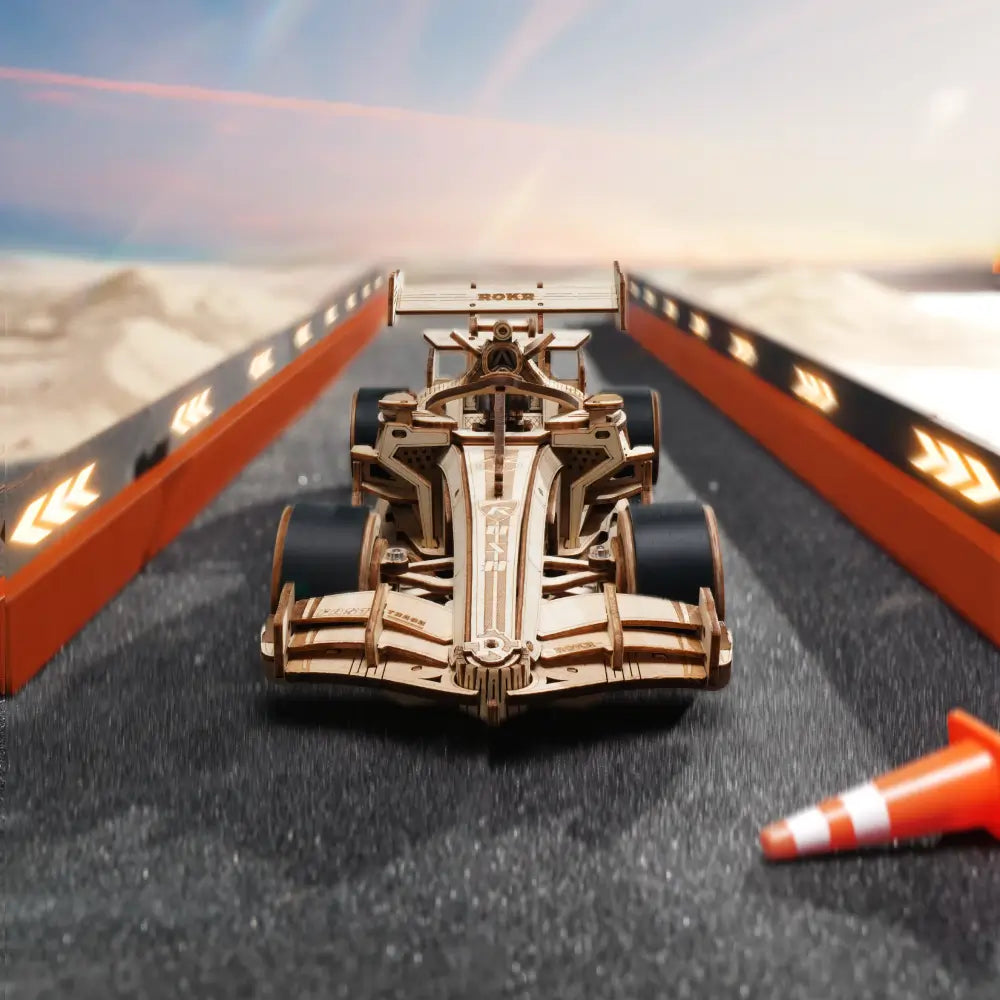 Puzzle 3D masina Formula 1 din lemn cu detalii precise