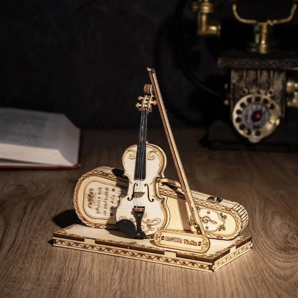 Puzzle 3D Vioara Capriccio din Lemn ROKR complet asamblat detaliu al viorii si arcusului